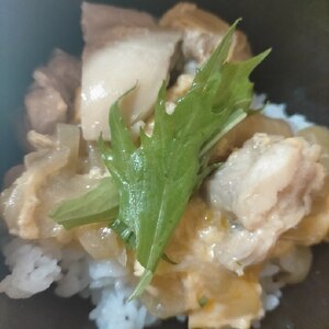 鶏もも肉と玉ねぎの親子煮